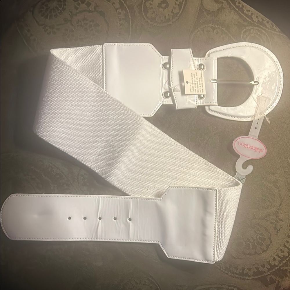 Xhilaration White Belt with Adjustable Closure and Large Buckle